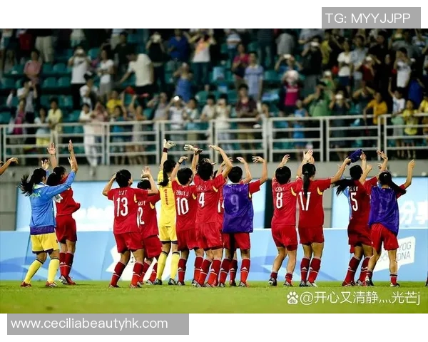 欧洲杯比赛期间球迷疯狂狂热潮，谁将笑到最后？